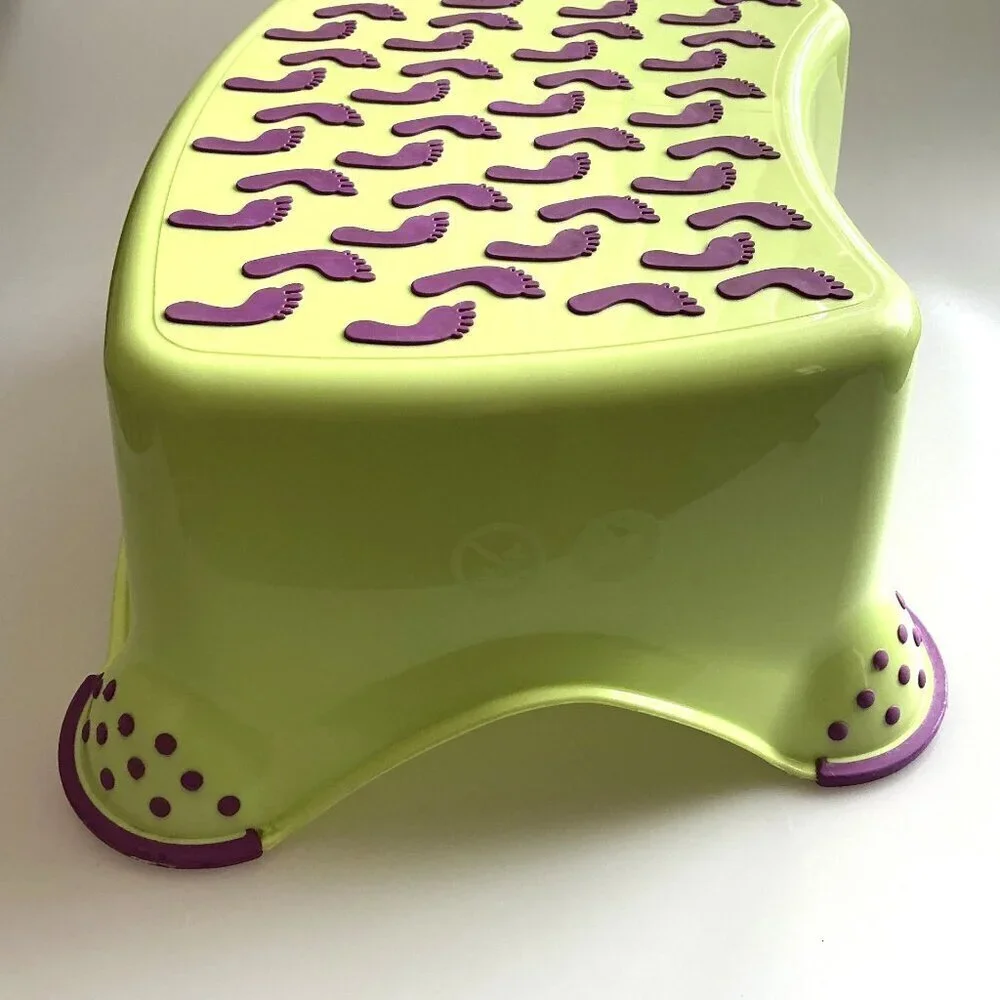 KIDS STEP STOOL PURPLE FEET